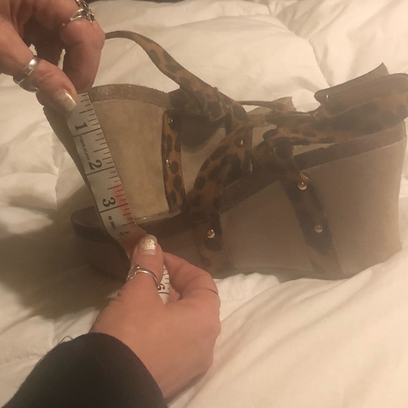 Mata laura Leopard wedges. - Picture 9 of 10